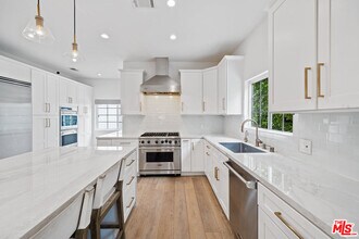 249 Canon Dr in Beverly Hills, CA - Building Photo - Building Photo