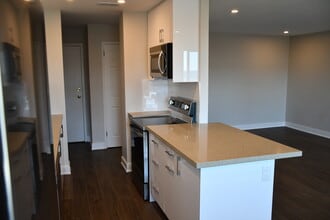 Marine Square East in Oakville, ON - Building Photo - Building Photo