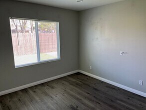 830 California Ave in Simi Valley, CA - Foto de edificio - Building Photo