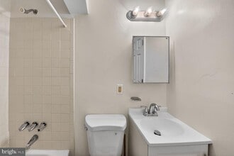 2890 Balmoral Dr in Rockville, MD - Building Photo - Building Photo