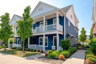 District at Linworth in Columbus, OH - Foto de edificio - Building Photo