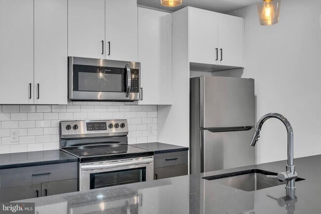 330 Cecil B. Moore Ave in Philadelphia, PA - Building Photo - Building Photo