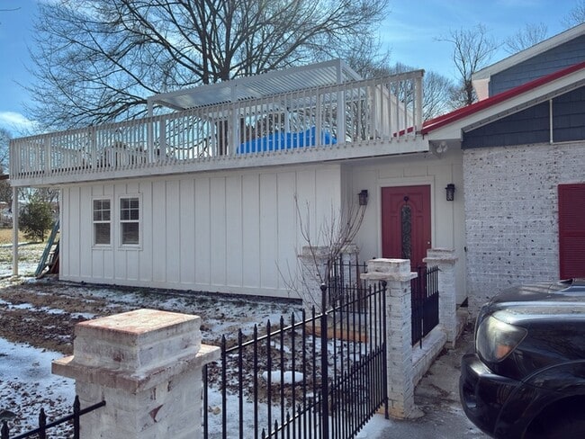 property at 200 Bonanza Cir