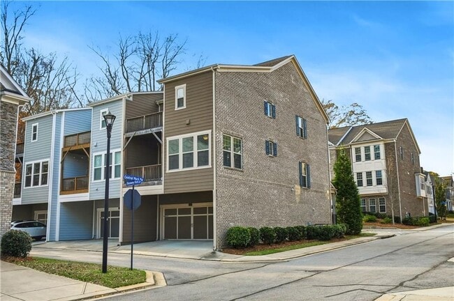 1940 Discovery Park Ln in Decatur, GA - Foto de edificio - Building Photo
