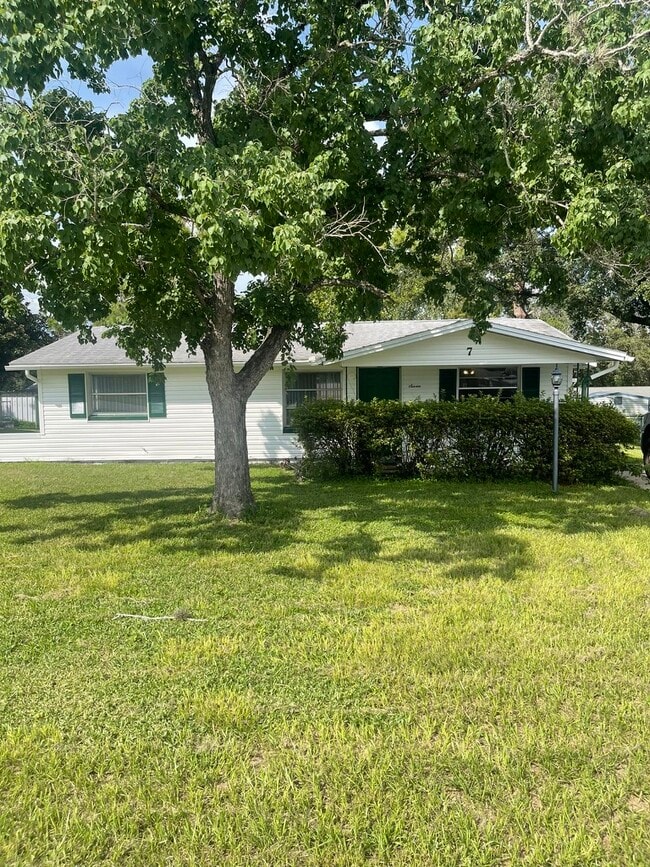 property at 7 Donna St