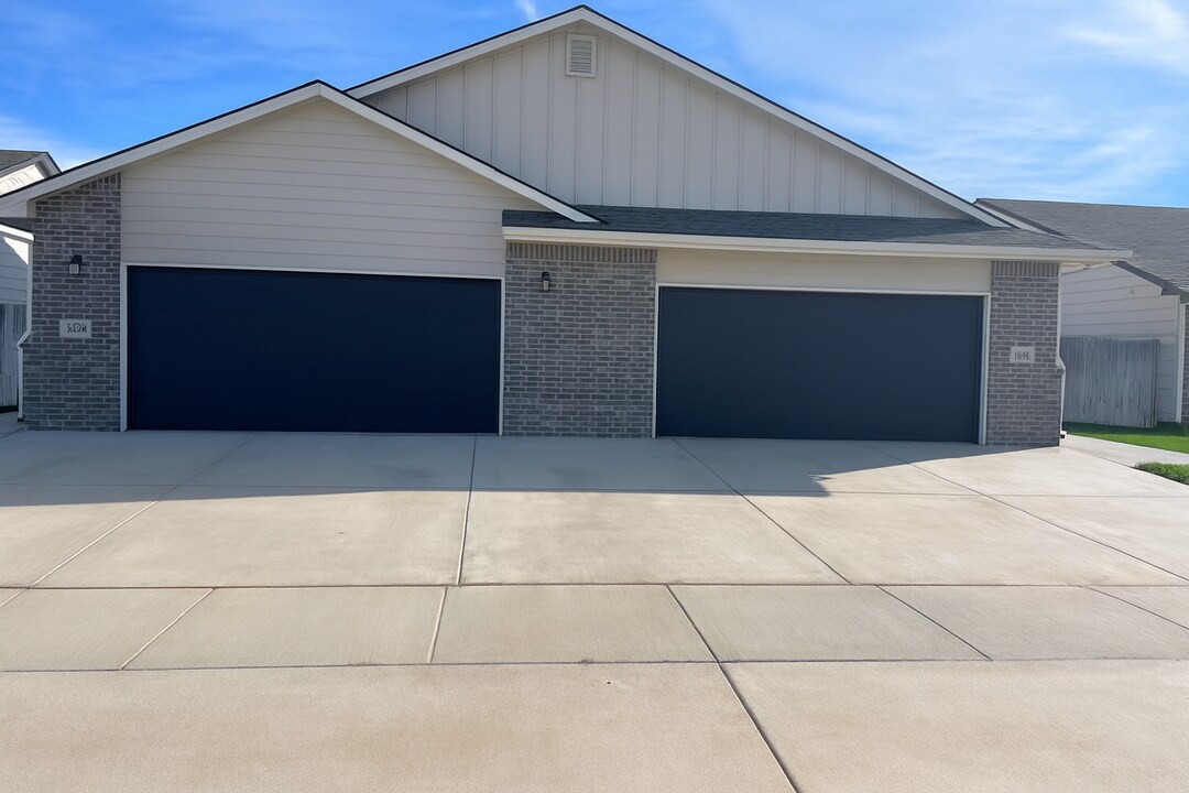 1638-1640 S Hickory Creek St in Wichita, KS - Building Photo