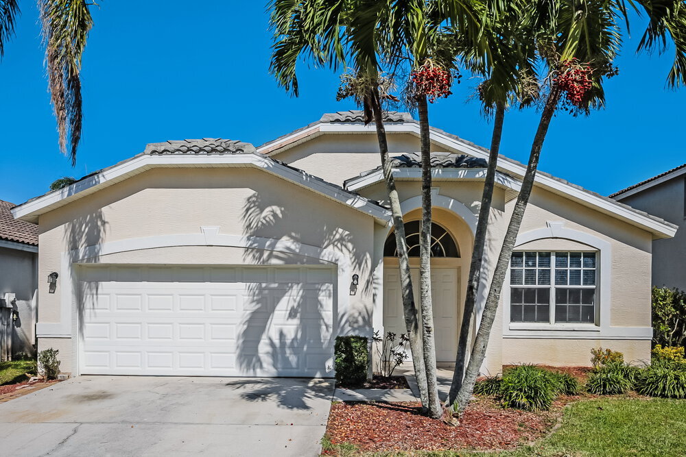 11328 Lakeland Cir in Ft. Myers, FL - Building Photo