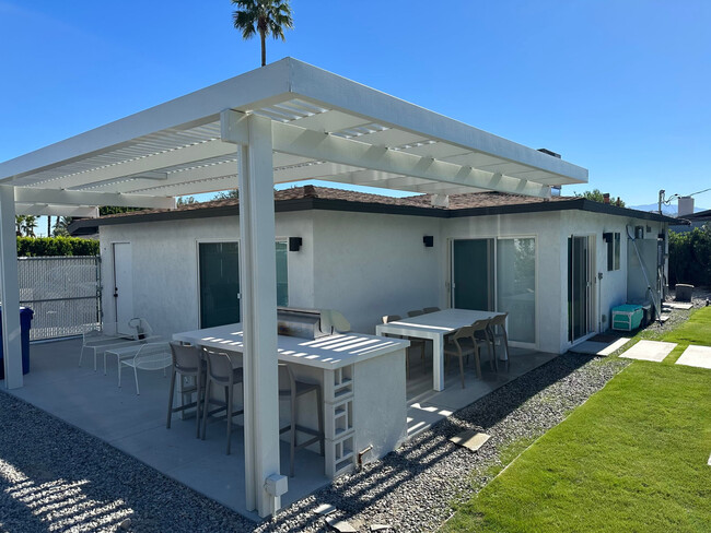 2357 N Viminal Rd in Palm Springs, CA - Building Photo - Building Photo