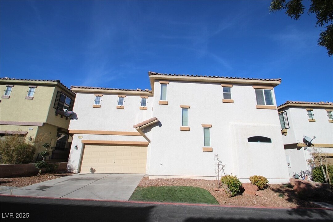 8952 Gray Quail Ct in Las Vegas, NV - Building Photo