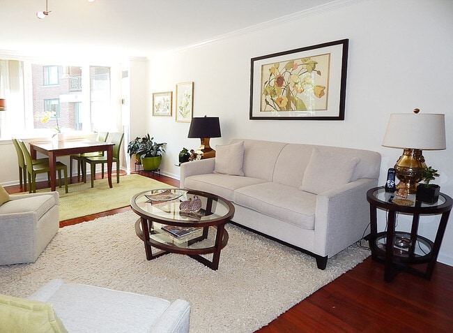 10 Rogers St, Unit 203 in Cambridge, MA - Foto de edificio - Building Photo