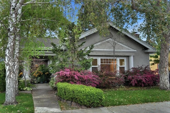 property at 721 Emerson Ct