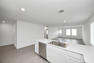 25415 Birch St in Cleveland, TX - Building Photo - Building Photo