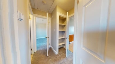 6711 Dartworth Dr in Cleveland, OH - Foto de edificio - Building Photo