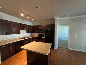 1811 Medical Pkwy in San Marcos, TX - Foto de edificio - Building Photo