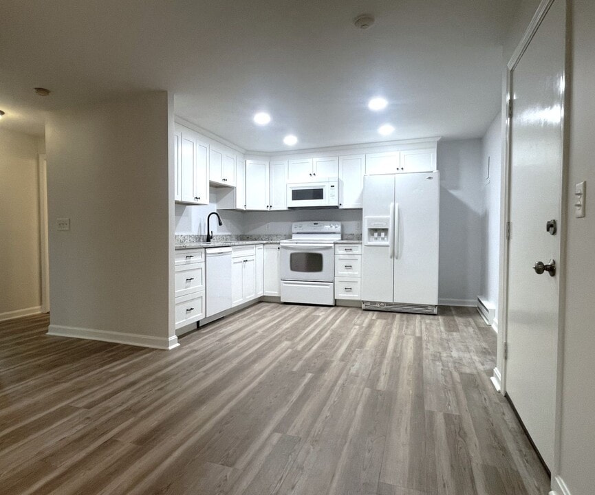 19 Maple St in Amesbury, MA - Building Photo