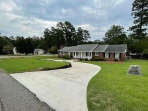 222 Lakewood Cir in North Augusta, SC - Building Photo - Building Photo
