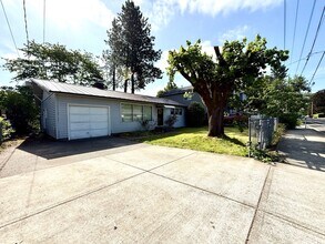 2804 SE 136th Ave in Portland, OR - Building Photo - Building Photo