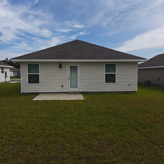 6281 Firefly Dr in Milton, FL - Building Photo - Building Photo