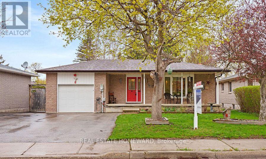 8 Kitching Dr in East Gwillimbury, ON - Building Photo