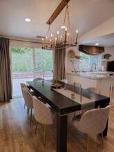 16974 Escalon Dr in Encino, CA - Foto de edificio - Building Photo