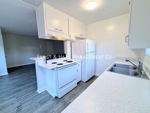 3211 E Wilton St in Long Beach, CA - Building Photo - Building Photo