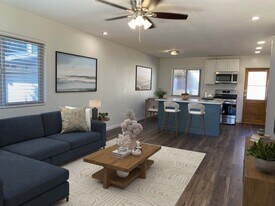 1376 Thomas Ave in San Diego, CA - Building Photo