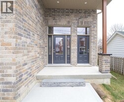 355 Wellington St in Brantford, ON - Building Photo