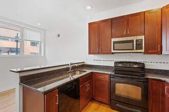 526 S 13th St, Unit A in Philadelphia, PA - Foto de edificio - Building Photo