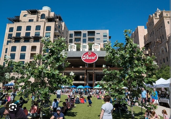 319 E Courtland Pl in San Antonio, TX - Building Photo - Building Photo