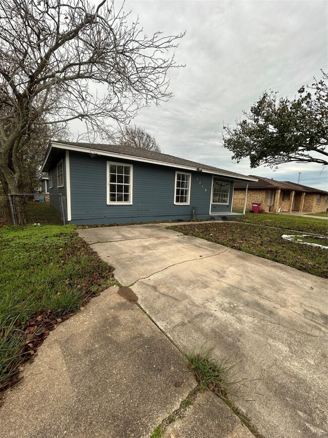 1710 N Avenue H in Freeport, TX - Building Photo - Building Photo