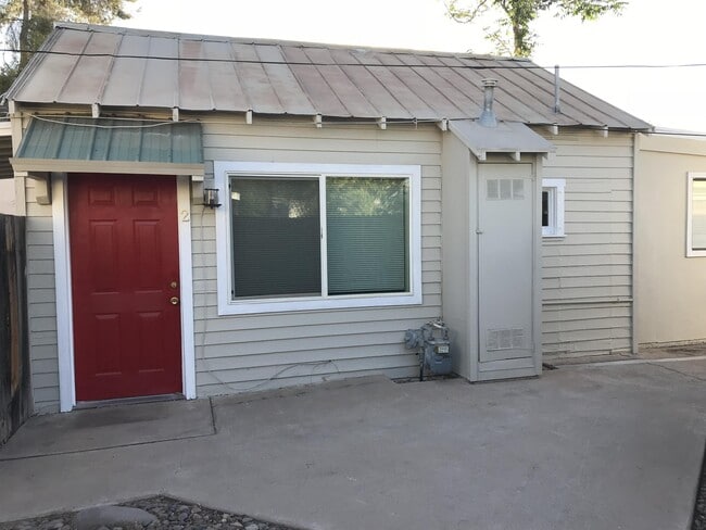 property at 1023 E Meadowbrook Ave