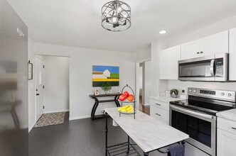 1100 Dover St in Iowa City, IA - Foto de edificio - Building Photo