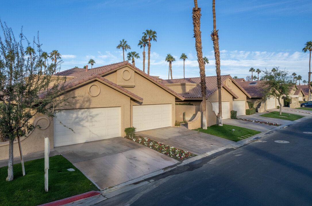 Woodhaven Country Club Homes in Palm Desert, CA - Foto de edificio