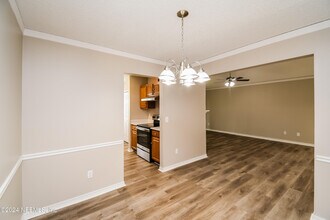 8054 Loch Lomond Ln in Jacksonville, FL - Building Photo - Building Photo