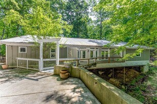 6567 Tahiti Way in Flowery Branch, GA - Building Photo