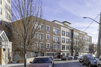 2422 Lyvere St in Bronx, NY - Building Photo - Building Photo