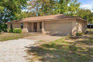 2711 Tin Top Rd in Weatherford, TX - Building Photo