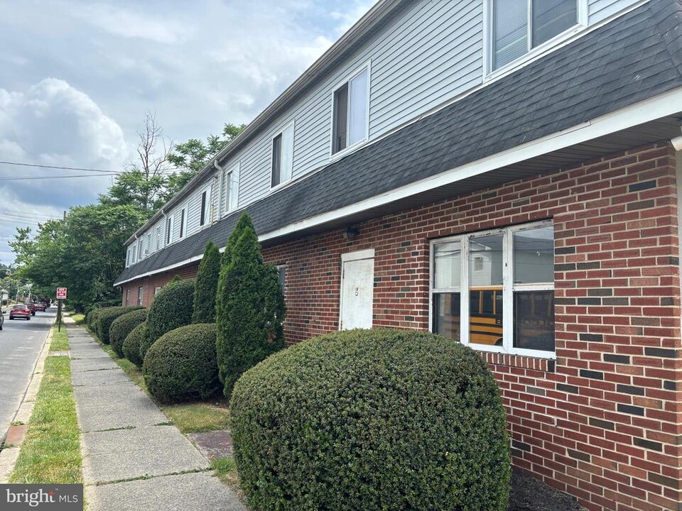 156 Warwick Rd in Lawnside, NJ - Building Photo