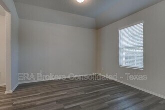 242 Holland Pk in Schertz, TX - Building Photo - Building Photo