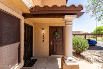 921 W University Dr in Mesa, AZ - Building Photo - Building Photo