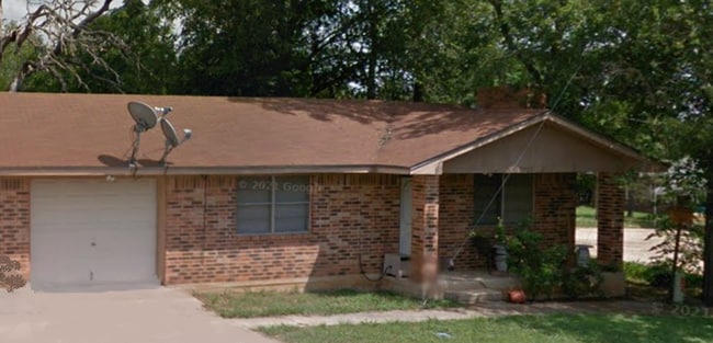 3002 Tanglewood Cir