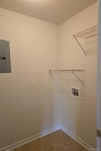 27601 Hidden Oaks Dr in Brownstown Township, MI - Foto de edificio - Building Photo