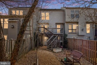 4303 Cider Barrel Ct in Fredericksburg, VA - Foto de edificio - Building Photo