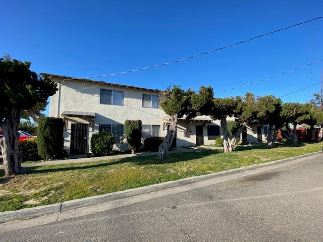 265-305 Almond Ave in Turlock, CA - Building Photo