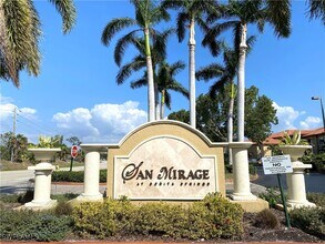8940 Colonnades Ct E in Bonita Springs, FL - Foto de edificio - Building Photo