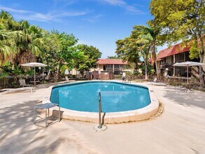 770 NE 199th St in Miami, FL - Building Photo - Building Photo