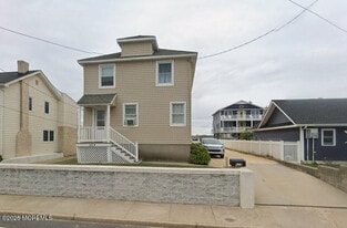 624 Ocean Ave in Sea Bright, NJ - Building Photo