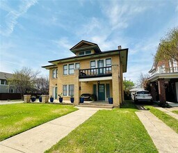 803 Woodlawn Ave in Dallas, TX - Foto de edificio - Building Photo