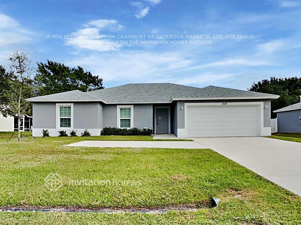529 NW Floresta Dr in Port St. Lucie, FL - Building Photo