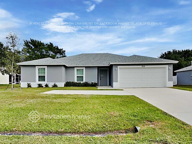 property at 529 NW Floresta Dr